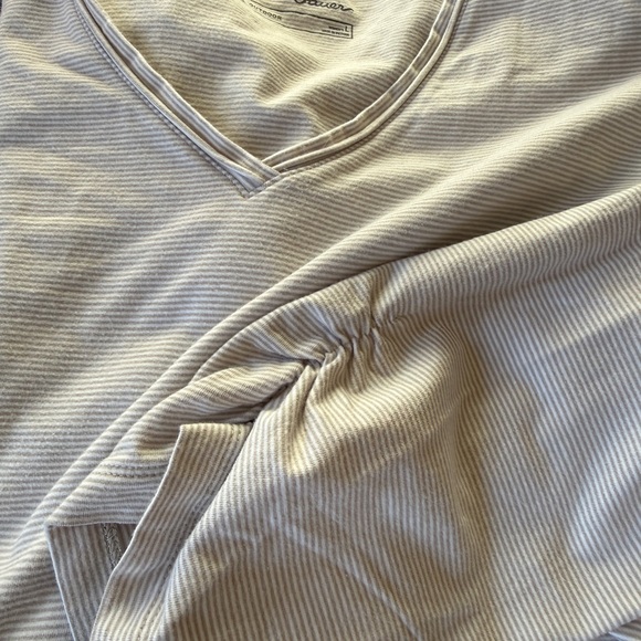 Eddie Bauer women’s set of 4 large shirts - Picture 3 of 15